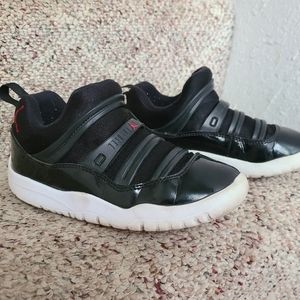 Jordan 11 Retro Low Youth